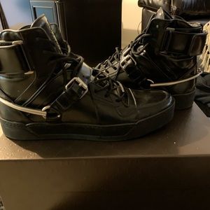 Brand new high too Gucci size 9G